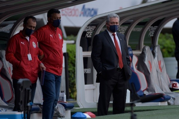 Víctor Vucetich técnico de Chivas. 