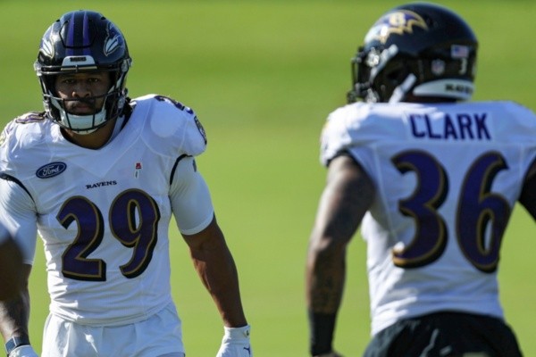 Thomas y su pelea con Chuck Clark en Ravens (Getty)