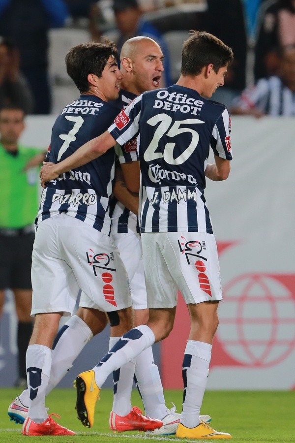 Rodolfo Pizarro con Jürgen Damm en Pachuca