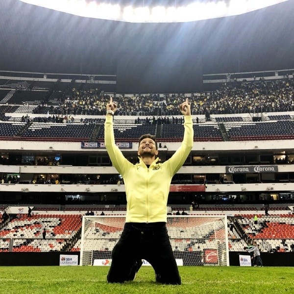 Eddy Vilard presumió su foto en el Estadio Azteca.