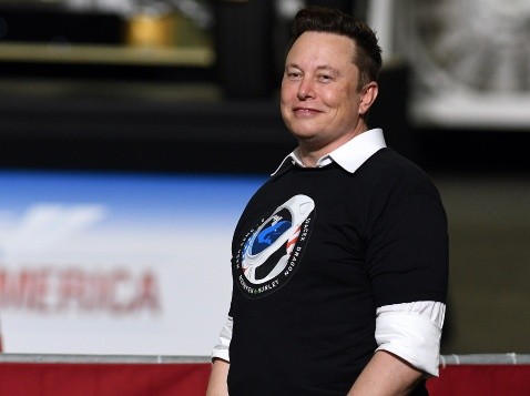 Elon Musk (49 años) consiguió otro hito en 2020: su empresa Space X fue la primera en ir al espacio (GETTY)