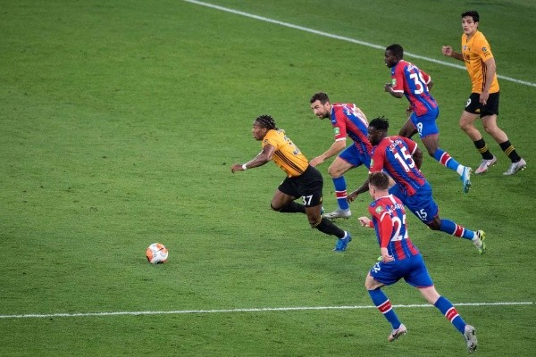 Adama Traoré lejos de sus oponentes, algo que vimos seguido en la última temporada (Getty)