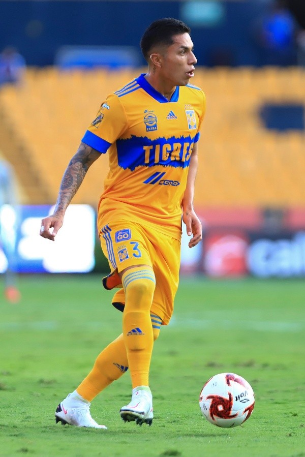 Carlos Salcedo, castigado deportiva y económicamente por Tigres (Getty Images)