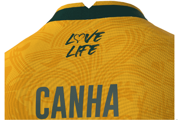 El lema ‘Love Life’ está en la parte posterior del jersey de visitante.