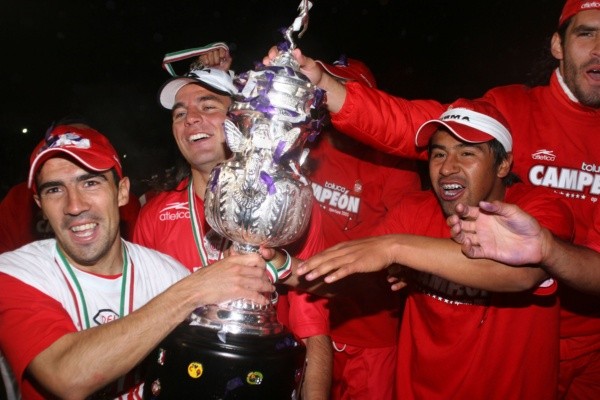 Vicente Sánchez festejando el título del torneo Apertura 2005 (JAM Media)