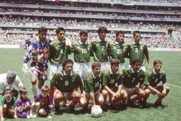 La Selección Mexicana en las eliminatorias del mundial 1994, con mayoría de Universitarios.
