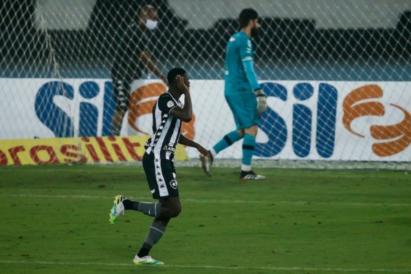 Kanu, do Botafogo é o homem gol do Glorioso. (Foto: Getty Images)