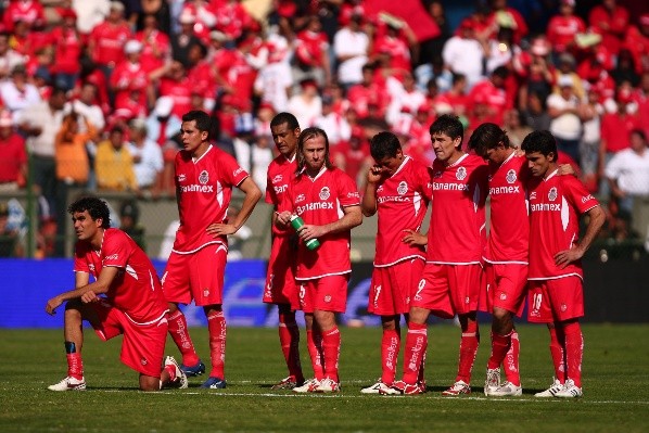 El plantel de Toluca, a segundos de celebrar el título del Apertura 2008 (JAM Media)