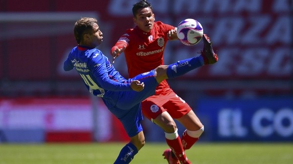 Misael Domínguez en un tramo del partido (Tv Azteca)