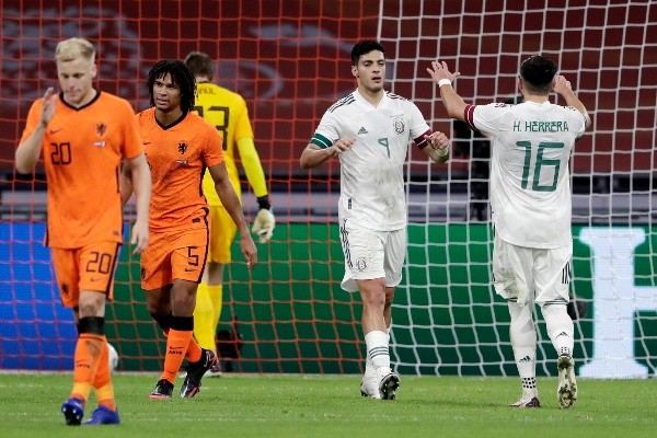 Raúl Jiménez anotó el 1-0 parcial de penal sobre Países Bajos (Getty Images)