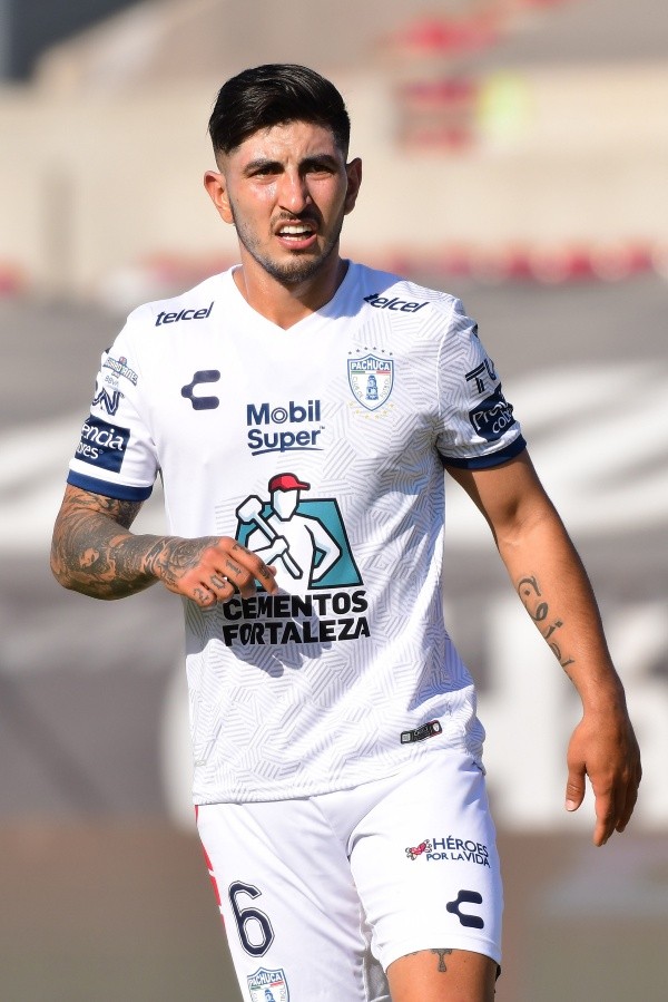 Víctor Guzmán podría retornar a Chivas en diciembre (Getty Images)