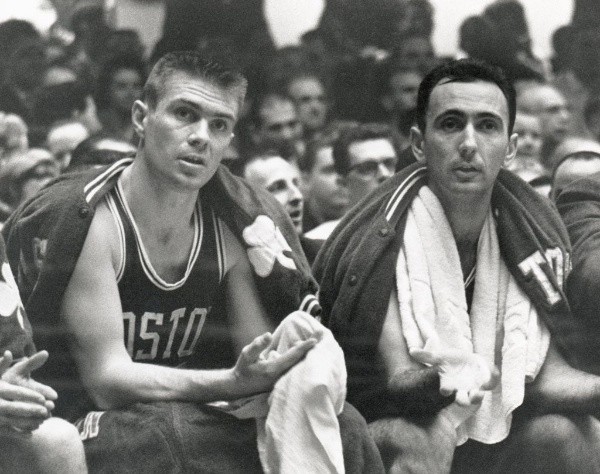 6. Tom Heinsohn (Izq.): nueve Finales y ocho campeonatos (Getty Images)