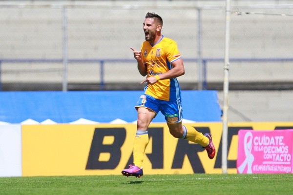 Delort y uno de los 3 tantos que anotó en México (Jam Media).