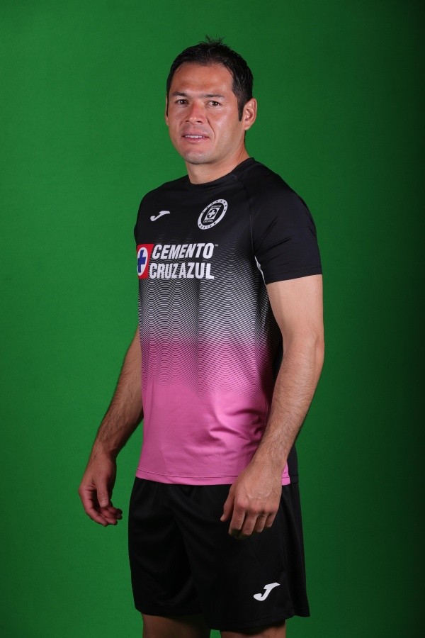 Pablo Aguilar con la playera especial. (Foto: Cruz Azul)
