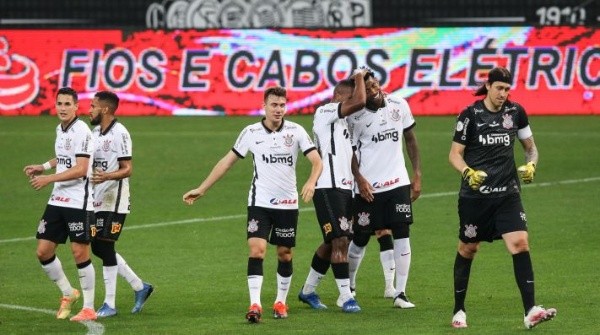 Jogadores do Corinthians comemorando gol. (Foto: Getty Images)