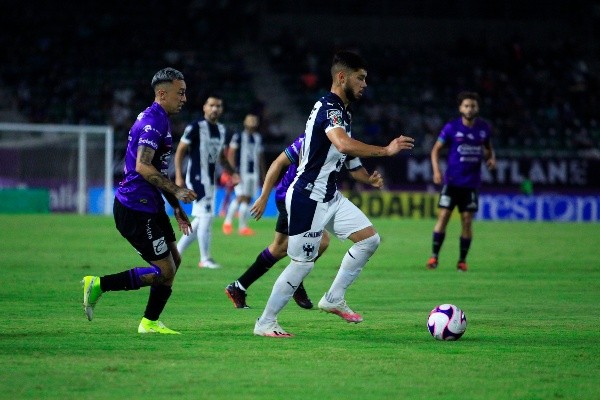 Shayr Mohamed en posesión del balón.