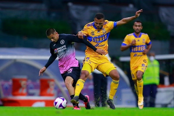 Tigres derrotó a Cruz Azul 2-0 en su última visita al Azteca (Getty Images)