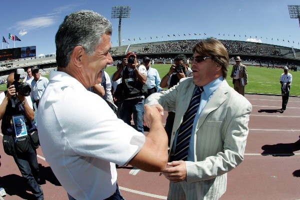 Tuca y Piojo en un Pumas vs. Estudiantes Tecos en el Bicentenario 2010 (Getty Images)
