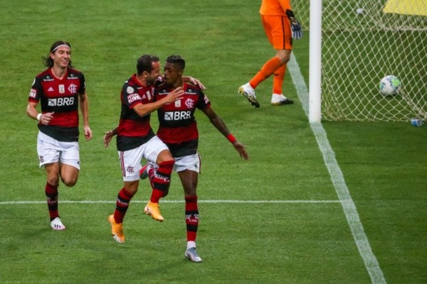Jogadores do Flamengo comemoram gol pelo Brasileirão. Foto: Getty Images
