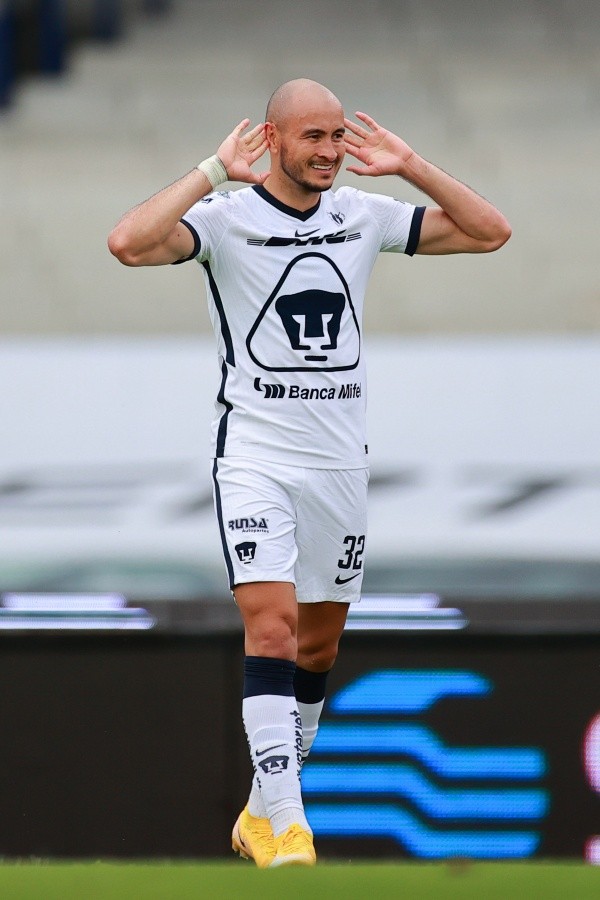 Carlos González tiene un pie afuera de la UNAM para 2021 (Getty Images)