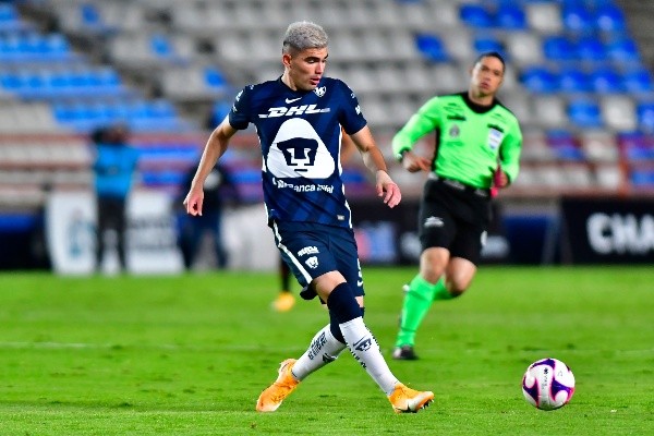 Johan Vásquez desea continuar en Pumas (Getty Images)