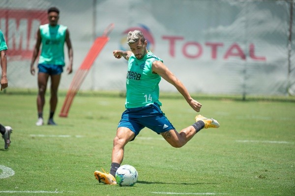 Arrasca durante treinamento — Foto: Alexandre Vidal / Flamengo