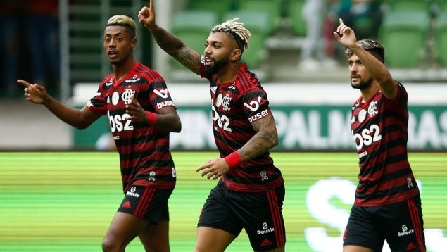 Sem Gabigol, Bruno Henrique e Arrascaeta deverão ser titulares nesta quarta. São Paulo está a um passo da classificação. (Foto: Getty Images)
