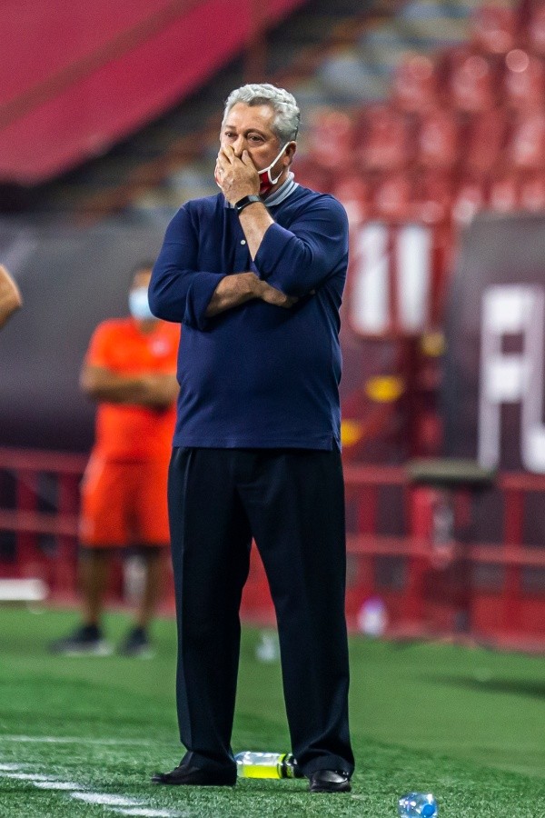 Vucetich todavía no encuentra su equipo ideal en Chivas (Getty Images)
