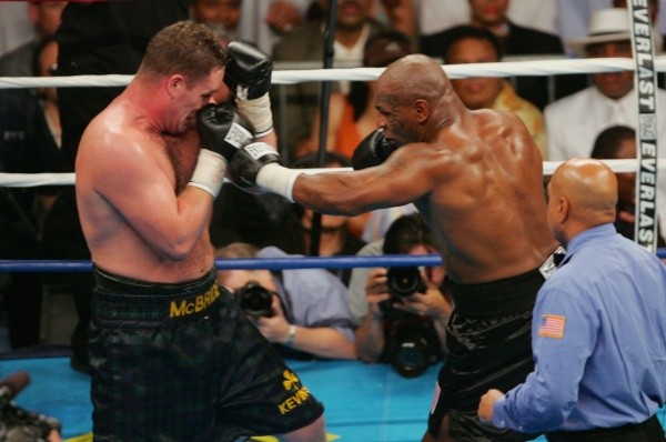 Mike Tyson durante luta contra Kevin McBride em 2005. Foto: Getty Images