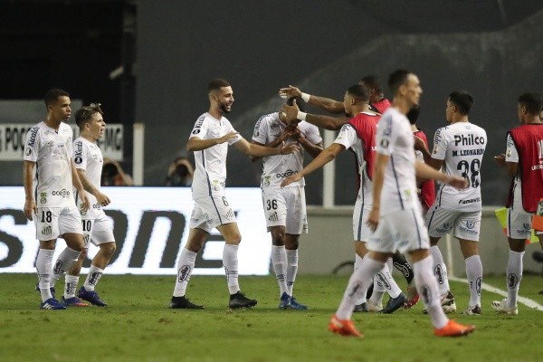 Santos comemorando gol na Libertadores. (Foto: Getty Images)
