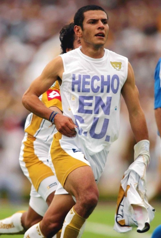 Jaime Lozano muestra su icónica playera (Mexsport)