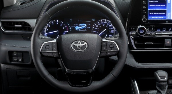Toyota Highlander. Fuente: https://www.toyota.mx/