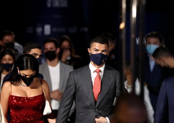 Cristiano Ronaldo recebe prêmio de melhor jogador do século em Dubai, futebol internacional