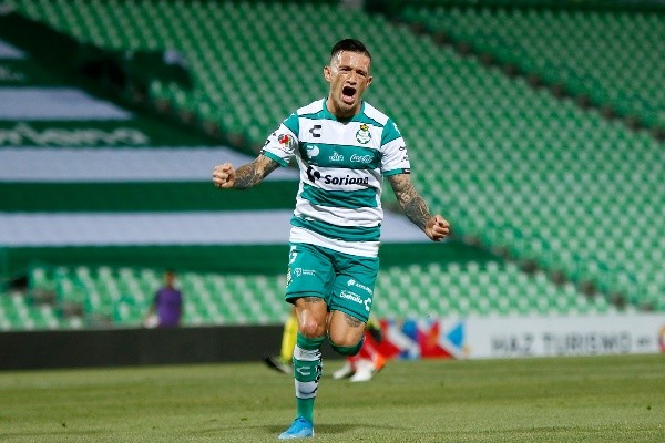 Brian Lozano renovó su vínculo con Santos Laguna. Jam Media.