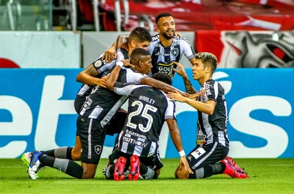 O Botafogo joga para buscar a saída da zona de rebaixamento - Foto: Getty Images