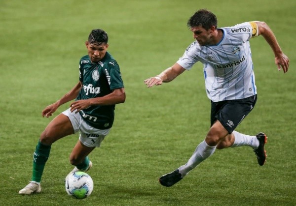 Rony foi titular contra o Grêmio (Foto: Getty Images)
