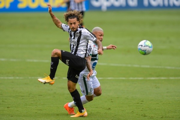 Neilton, do Coritiba, em jogo contra o Atlético-MG. Foto: Getty Images