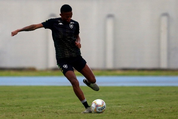 Wesley, do time sub-20 do Botafogo, será relacionado contra o