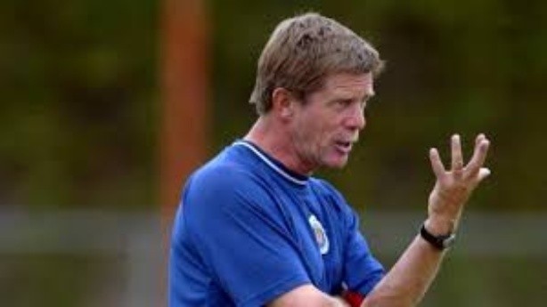 Westerhof critica al jugador mexicano.