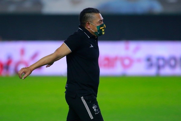 Ignacio Ambríz le deseó suerte a Tigres. Jam Media.