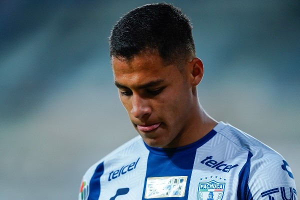 Roberto de la Rosa falló el penal para Pachuca ante Chivas. Foto: Imago 7