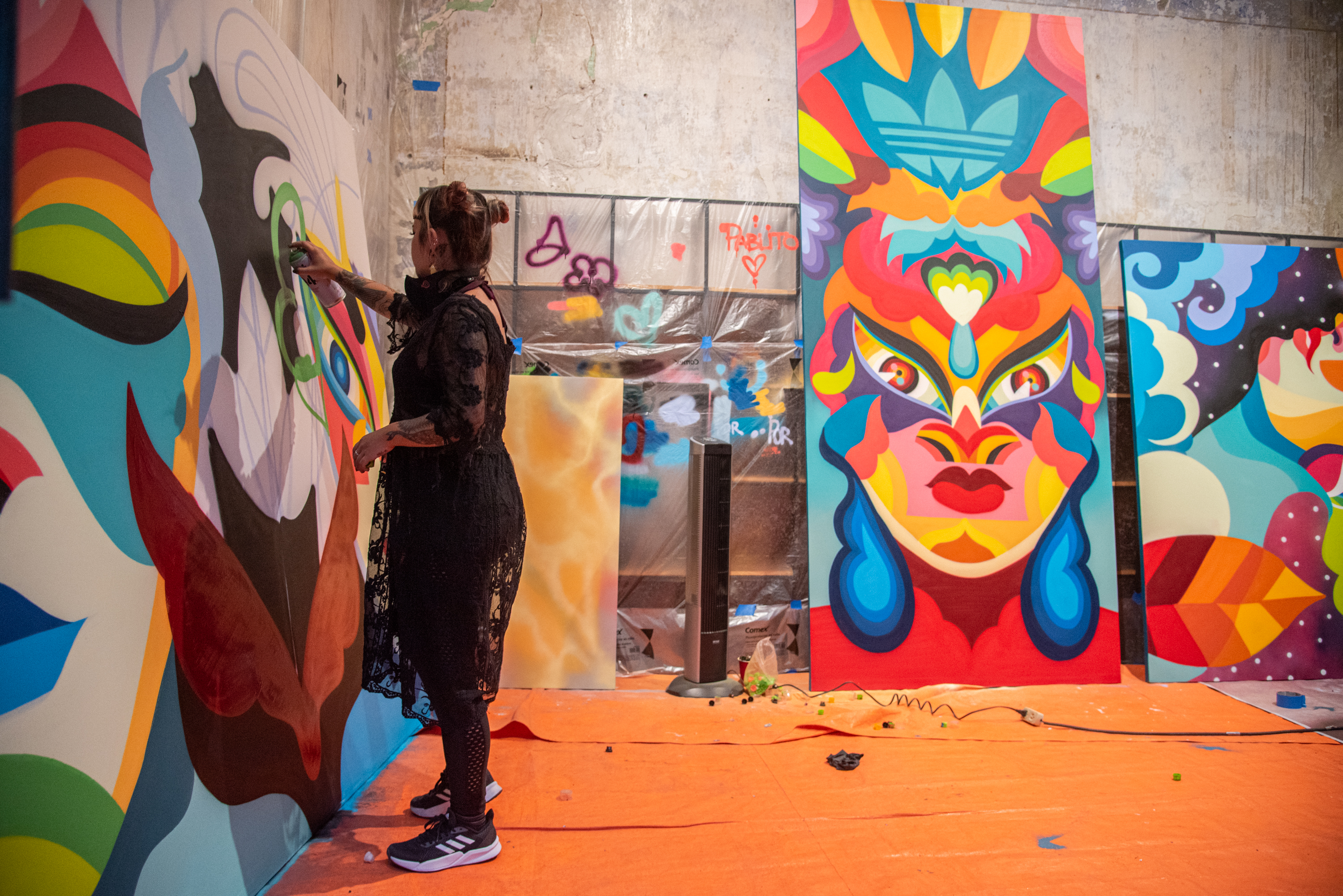 Exposición sobre las mujeres. Fuente: adidas