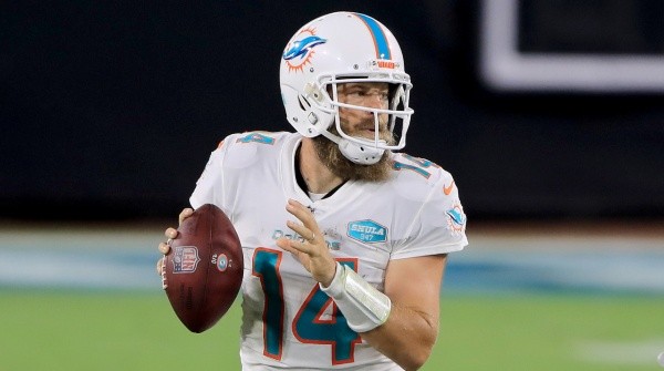 NFL news: Ryan Fitzpatrick returns to the AFC East, signs with Dolphins -  Pats Pulpit