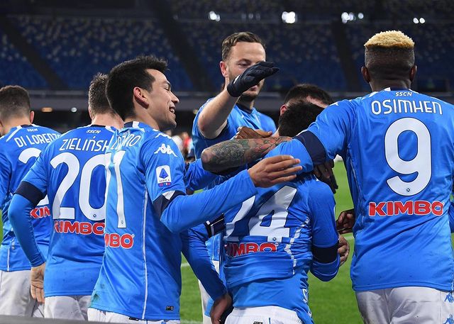 El ‘Chucky’ Lozano en su último partido con el Napoli. @hirvinglozano