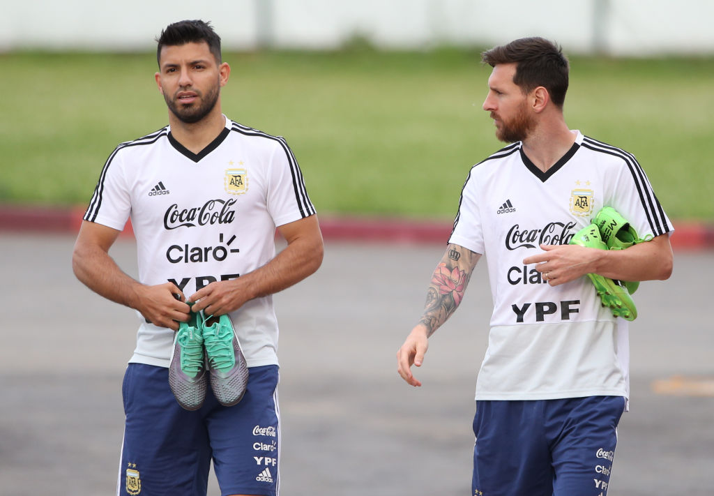 Agüero y Messi, compañeros y amigos. (Foto: Getty)