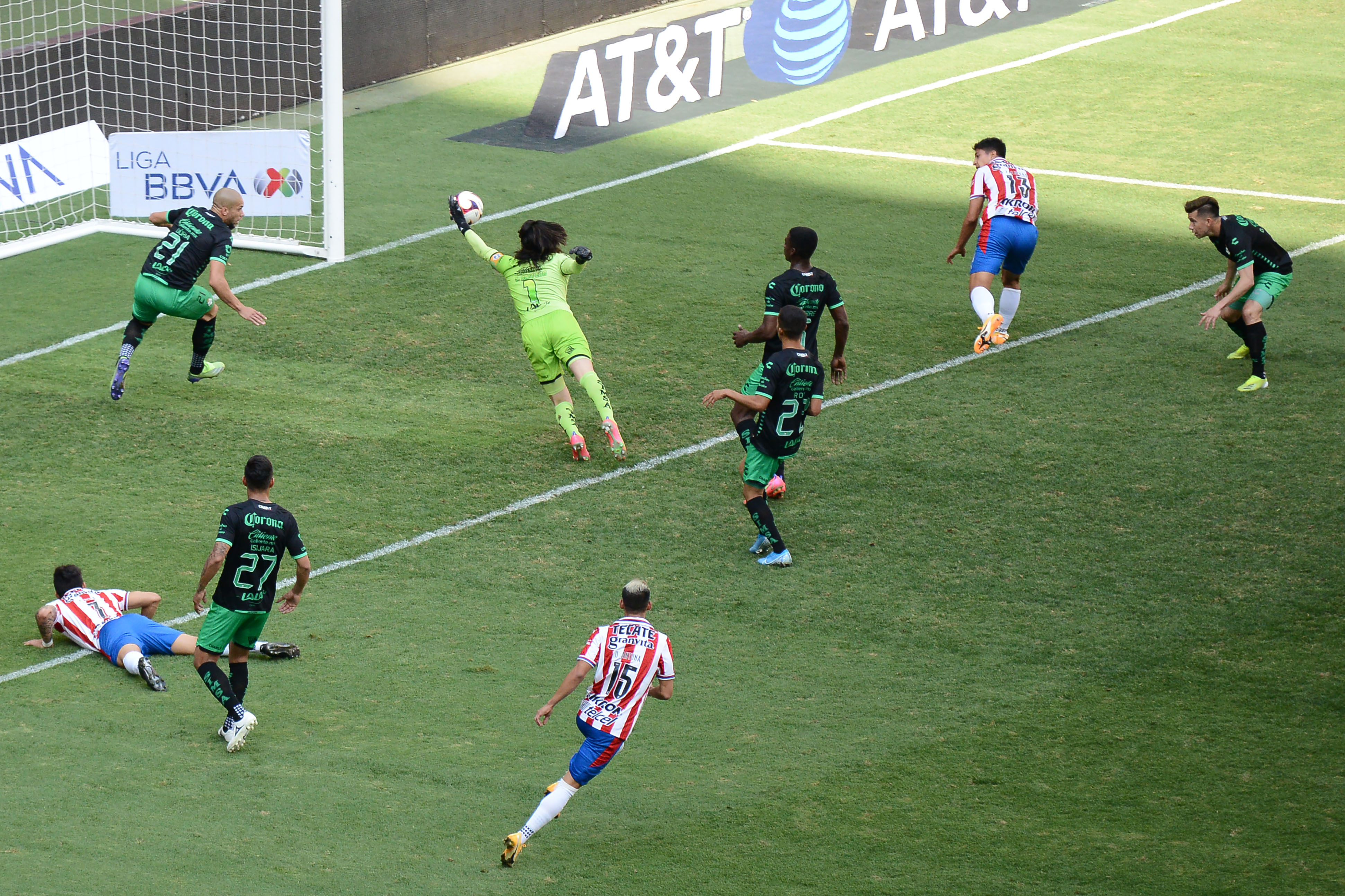 Carlos Acevedo figura ante Chivas. (Imago 7)