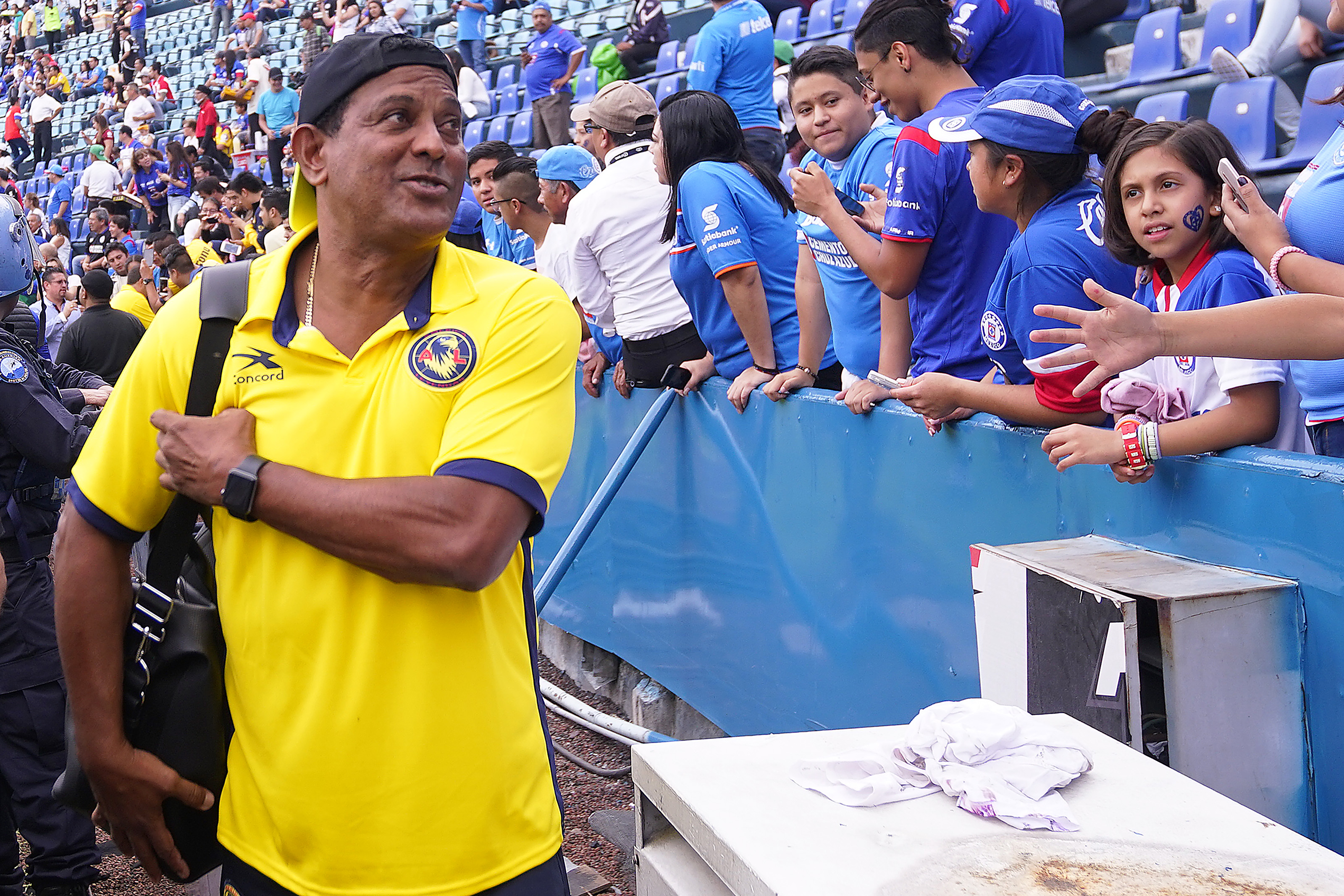 Negro Santos apuntó contra los jugadores de Chivas. Jam Media.