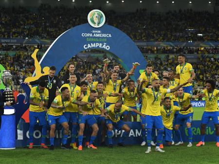 Comemoração da seleção brasileira no título da Copa América. (Foto: Getty Images)