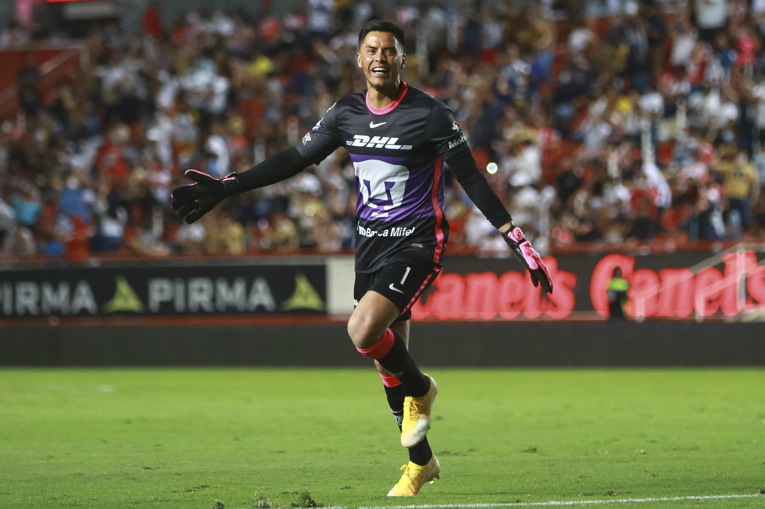 Alfredo Talavera celebra el gol de Vigón (Imago 7)