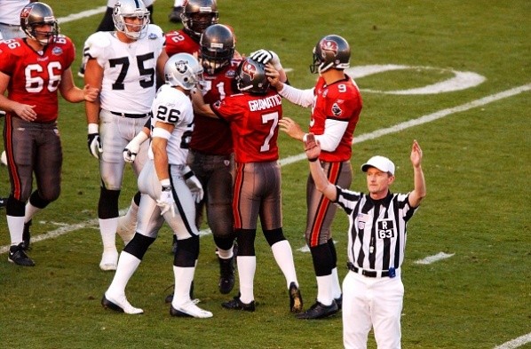 Martin Gramatica de Tampa Bay Buccaneers vs. Oakland Raiders en el Super Bowl XXXVII de 2003 en San Diego, California